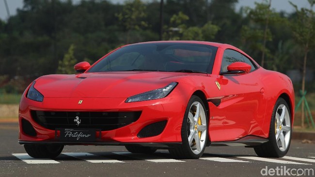 Merasakan di Balik Kemudi Ferrari yang Cocok Digunakan Sehari-hari