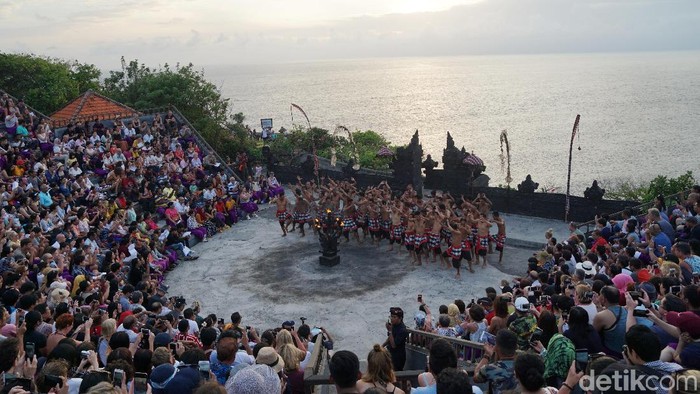 pura uluwatu dan tari kecak