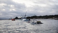 Hingga saat ini pihak Militer Norwegia belum buka suara soal tenggelamnya kapal. Kepala biro komunikasi angkatan laut Norwegia Torril Herland menjelaskan saat ini kasus tenggelamnya kapal sudah masuk ke ranah kepolisian. Jakob Ostheim/Norwegian Coastal Administration/Handout via Reuters.