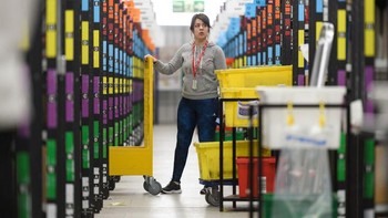 Orang Inggris diperkirakan bertransaksi hingga 8,29 miliar di Black Friday. Foto: Getty Images