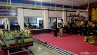 Menurut cerita warga Suku Tengger, upacara Unan - Unan dalam bahasa Tengger kuno berarti Ngunan Wulan Ngelungguhne Taun atau Manyu Bumi yang berarti menetapkan bulan mendudukkan tahun, atau agar bisa ada perhitungan baru dalam perhitungan 5 tahun kedepan.