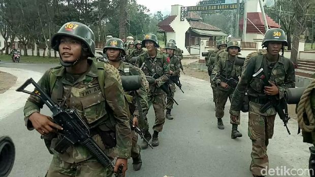 Begini Cara Pasukan Raider Beribadah di Tengah Kerasnya Latihan