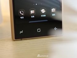 Penampilan Ponsel Lipat Samsung Seharga Rp 40 Juta