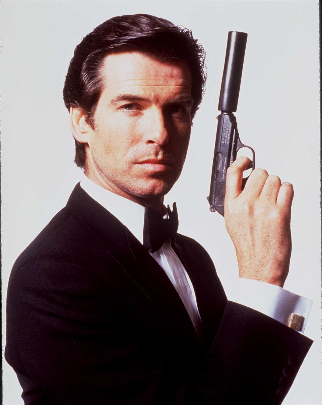 Pierce Brosnan saat memerankan James Bond