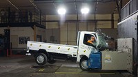 Tata Super Ace yang diuji di bawah penilaian saat ini tidak dilengkapi dengan airbag, Electronic Stability Control, ABS dan Seatbelt Reminder System. Dikarenakan Tata Super Ace adalah kendaraan single cab, ASEAN NCAP tidak melakukan penilaian perlindungan penumpang anak. Oleh karena itu, skor keseluruhan dari 19,15 poin hanya dikontribusikan oleh poin dari penilaian di bawah kategori perlindungan penumpang dewasa. Berdasarkan skor ini, Tata Super Ace tidak mendapatkan bintang dalam rangkaian uji tabrak ASEAN NCAP. Foto: Dok. ASEAN NCAP