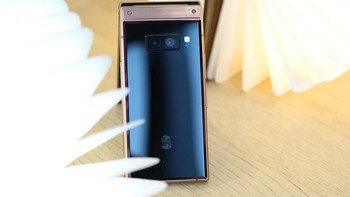 Ponsel ini mengusung kamera belakang ganda. Ukurannya sama-sama 12 MP dengan aperture masing-masing f/1.5 dan f/2.4. Foto: Sina Mobile