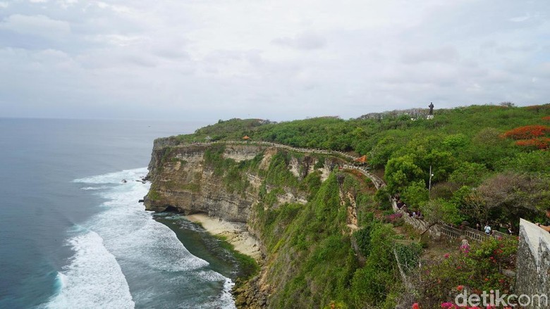 8 Makanan Khas Bali yang Tak Boleh Terlewatkan Saat Liburan ke Sana/Foto: (Syanti/detikTravel) 8 Makanan Khas Bali yang Tak Boleh Terlewatkan Saat Liburan ke Sana/Foto: (Syanti/detikTravel)