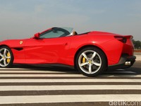 Merasakan di Balik Kemudi Ferrari yang Cocok Digunakan Sehari-hari