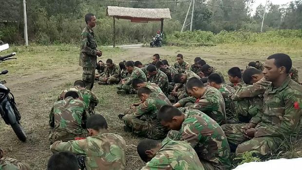 Begini Cara Pasukan Raider Beribadah di Tengah Kerasnya Latihan