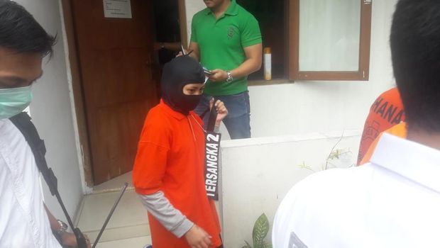  rekonstruksi kasus mayat dalam lemari di kos korban, Jl Mampang Prapatan VIII, Gang Senang, Jumat (23/11/2018). 