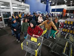 Orang Amerika Tumpah Ruah Berburu Diskonan Black Friday