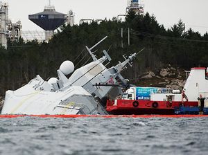 Detik-detik Kapal Perang Norwegia Kandas Ditabrak Tanker