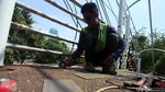 Melihat Proses Perbaikan JPO Tendean