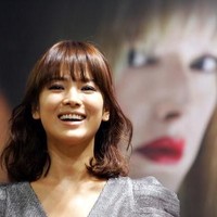 Ini penampilan cantik Hye Kyo di 2008 saat menghadiri Busan Film Festival.  Foto: dok. Getty Images