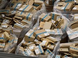 Suasana Gudang Toko Online Terbesar Dunia Sambut Black Friday