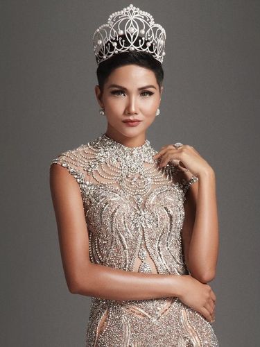 Miss Universe Vietnam H'hen Nie sumbangkan hadiah Rp 623 juta