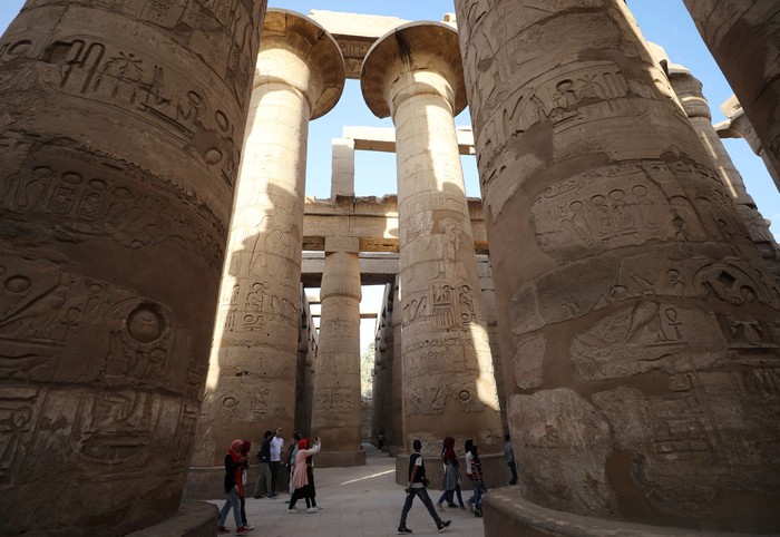 Peradaban Mesir kuno terkenal dengan kemajuan ilmu dan teknologi. Beragam situs bersejarah pun masih kokoh hingga kini, salah satunya Kuil Karnak di Luxor.