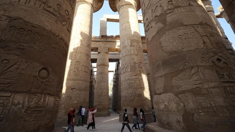Kuil Karnak Mesir Peradaban Mesir kuno terkenal dengan kemajuan ilmu dan teknologi. Beragam situs bersejarah pun masih kokoh hingga kini, salah satunya Kuil Karnak di Luxor.