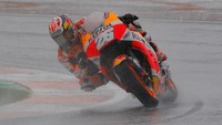 Dani Pedrosa menempati urutan kesepuluh dengan total jatuh sebanyak 9 kali selama musim 2018. Heino Kalis/Reuters.