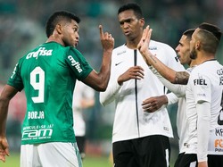 Di Brasil, ada Paulista Derby antara Corinthians vs Palmeiras. Tensi panas terjamin tersaji di atas lapangan. (Foto: Alexandre Schneider/Getty Images)