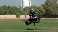 Saat ini kami punya calon kandidat petugas kepolisian yang sedang melatih diri, diharapkan jumlahnya akan bertambah di masa depan, ungkap General Director of Dubai Polices artificial intelegence department, Brigadir Khalid Nasser Airazooqi.  Foto: Hoverbike