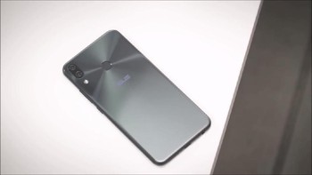 Bagian belakang berbalut kaca. Foto: Youtube/Gadget Arena