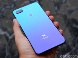 Unboxing Mi 8 Lite Aurora Blue yang Menawan