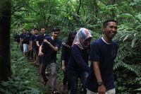 Serunya Trekking Dan Outbound Di Tengah Gunung Gede Pangrango