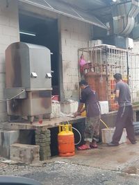 Duh, Resto Seafood di Bandar Udara Kuala Lumpur Ini Bersihkan Ikan Di Lantai