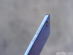 Unboxing Mi 8 Lite Aurora Blue yang Menawan