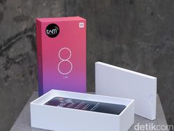 Unboxing Mi 8 Lite Aurora Blue yang Menawan