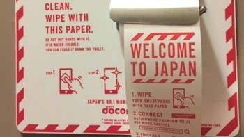 Kalau biasanya kita melap layar ponsel kotor dengan tisu bahkan pakaian kita, di Jepang ada tisu khusus untuk membersihkannya. Foto: Luwast/Reddit via Brightside