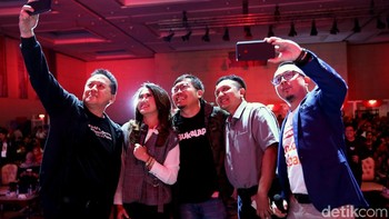 Kegiatan Kopdar Akbar Bukalapak itu pun menghadirkan sembilan kelas workshop bisnis kreatif. Selain itu para pelapak dapat berdiskusi lebih dekat dengan Fajrin Rasyid (Co-Founder dan President Bukalapak) dan Ibrahim Arief (Vice President of Engineering Bukalapak).