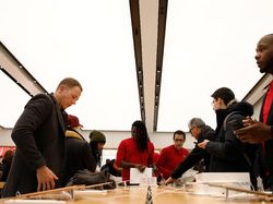 Pemandangan Black Friday di Apple Store New York