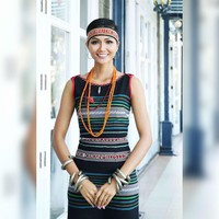 HHen Nie memang berasal dari keluarga sederhana. Dalam wawancara dengan Vietnam News, wanita dengan tinggi 172 cm itu pun menceritakan perjuangannya dalam menjalani hidup yang tidak berkecukupan. Dulu saat masih jadi pelajar, dia harus bekerja di sawah untuk membantu orangtuanya. Foto: Dok. Instagram HHen Nie