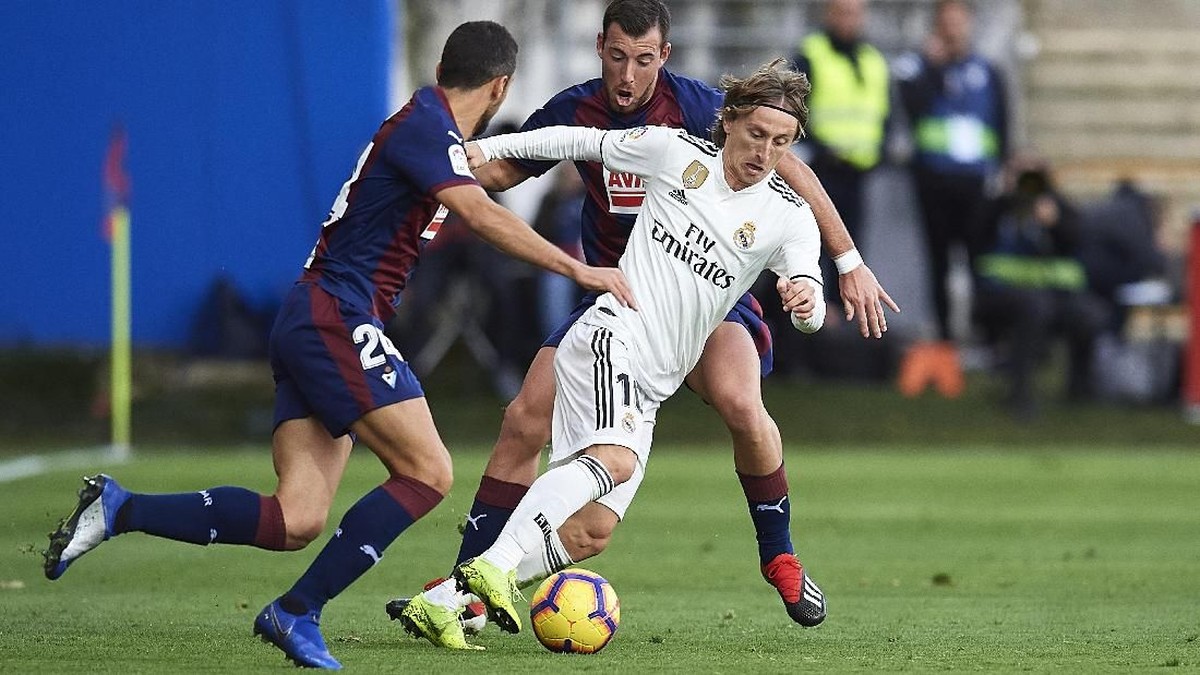 Real Madrid kalah 0-3 atas Eibar di pekan ke-13 Liga Spanyol. (Foto: Juan Manuel Serrano Arce/Getty Images)