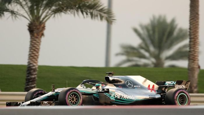Lewis Hamilton raih pole GP Abu Dhabi 2018 (Ahmed Jadallah/REUTERS) Lewis Hamilton raih pole GP Abu Dhabi 2018 (Ahmed Jadallah/REUTERS)
