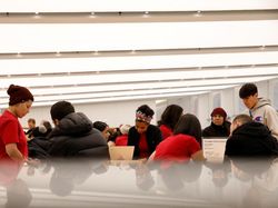Pemandangan Black Friday di Apple Store New York