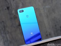 Unboxing Mi 8 Lite Aurora Blue yang Menawan