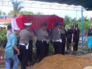 Isak Tangis Warnai Pemakaman Bripka Rangga Korban Lion Air