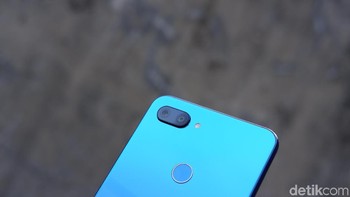 Kamera ganda di bagian belakang berukuran 12 MP dan 5 MP. Foto: Adi Fida Rahman/detikINET