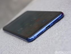 Unboxing Mi 8 Lite Aurora Blue yang Menawan