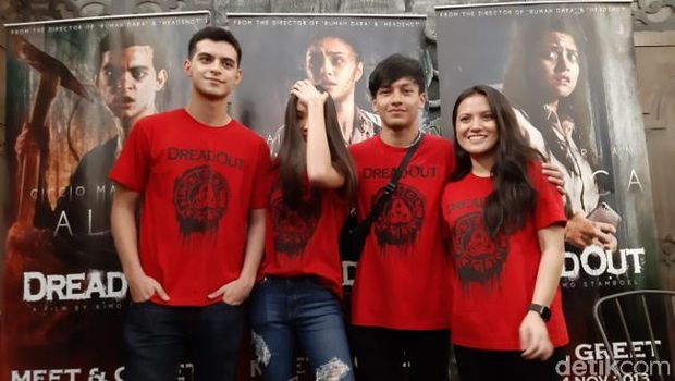 Caitlin Halderman Kena Celurit sampai Shock di 'DreadOut'
