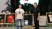 Marcus Fernaldi Gideon melelang jersey dan raket yang dibuka dengan nilai Rp 20 juta dan 30 juta yang kemudian terjual dengan nominal sebesar Rp 85 juta dan Rp 135 juta. Rp (istiimewa)