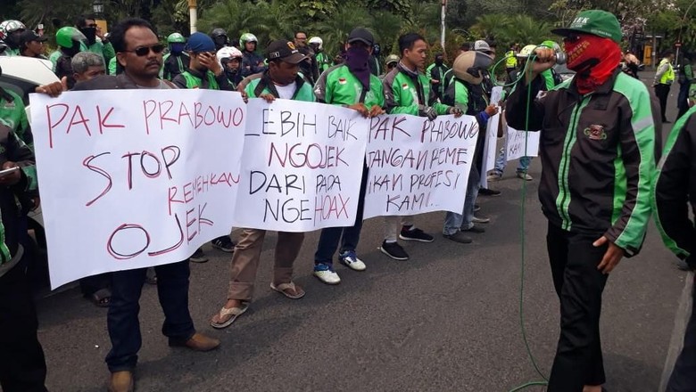 Unjuk Rasa Ojol di Surabaya: Lebih Baik Ngojek daripada Nge-Hoax