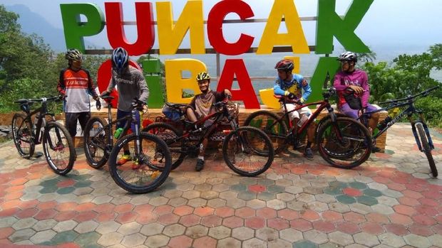 Desa Wisata Cikolelet