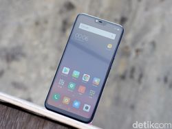 Unboxing Mi 8 Lite Aurora Blue yang Menawan