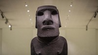 Usai memperoleh kewenangan untuk mengurus pemerintaha sendiri atas tanah leluhur, orang-orang Rapa Nui berupaya untuk memulangkan sejumlah patung kepala batu yang tersebar di sejumlah negara, salah satunya berada di Museum Inggris. Patung itu pun diketahui dibawa oleh pasukan Angkatan Laut Inggris pada tahun 1868.