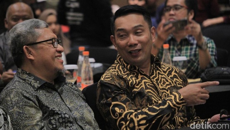 Saat Kang Emil dan Aher Berbincang soal Sungai Citarum Saat Kang Emil dan Aher Berbincang soal Sungai Citarum