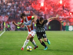 Duel dua tim asal Belgrade, Serbia, yakni Partisan vs Red Star, kerap menyuguhkan atmosfer menegangkan di stadionnya. (Foto: Srdjan Stevanovic/Getty Images)